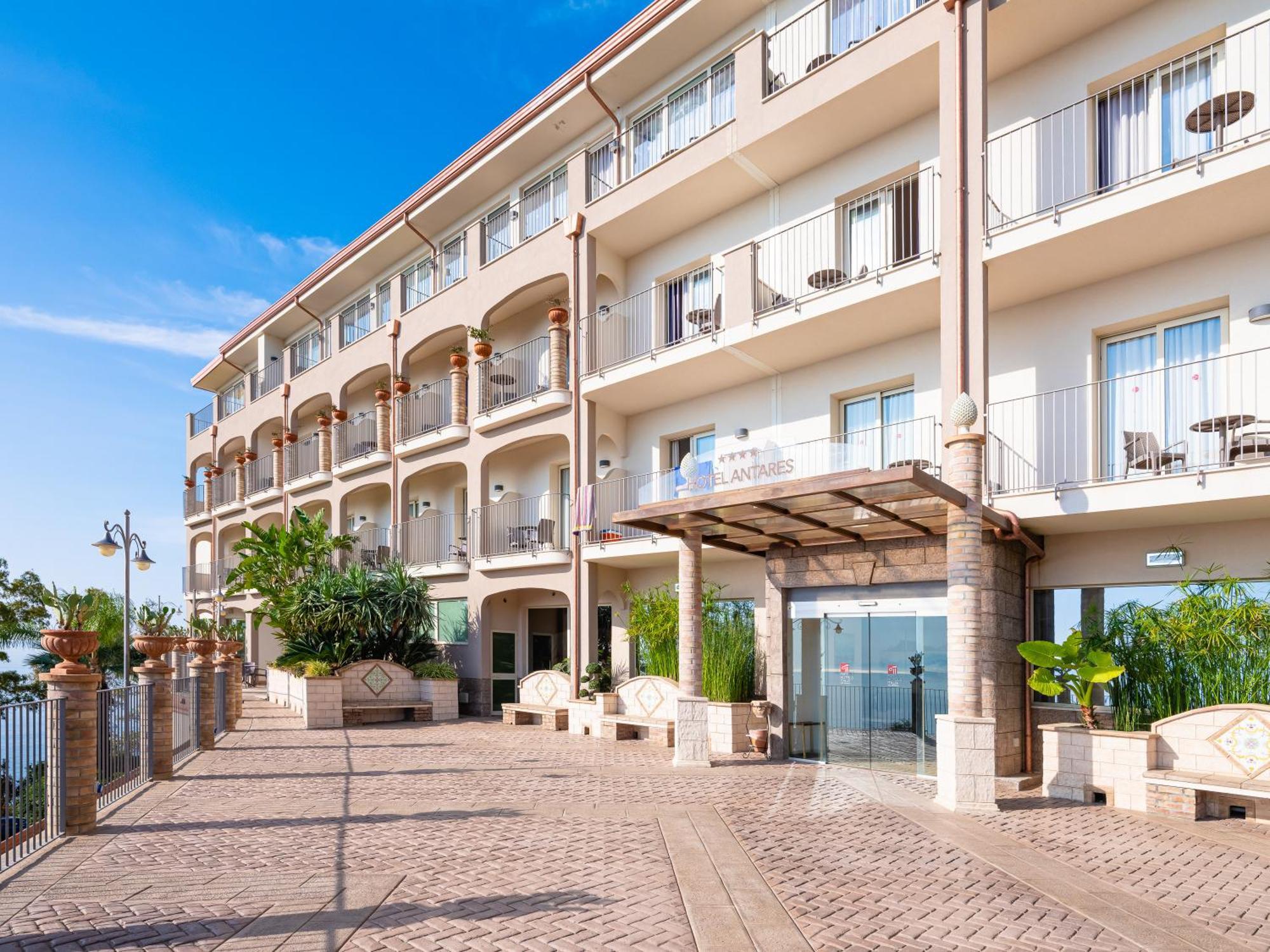 Hotel Antares Letojanni